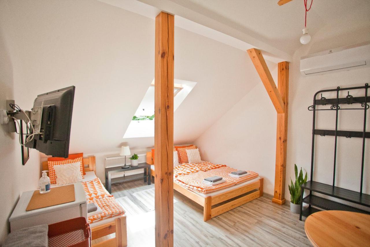 Hostel 33 Trzebinia  Exteriör bild